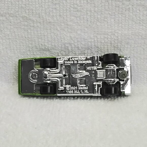 3/$24 Mint 2021 Mattel Layin' Lowrider Hot Wheel HTC39!! - Picture 3 of 3